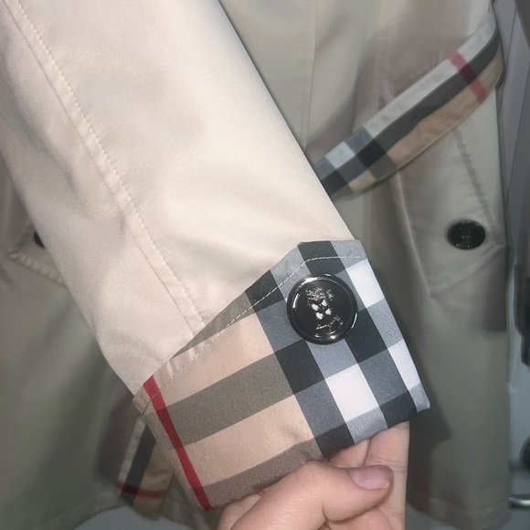 Beautiful Burberry jacket - Picture 15 of 15